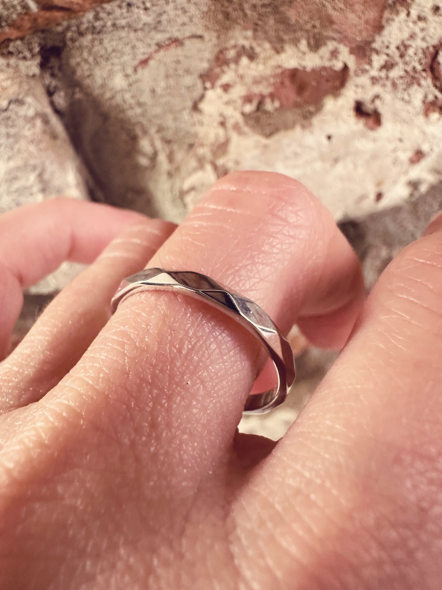 Anello Fedina sfaccettata