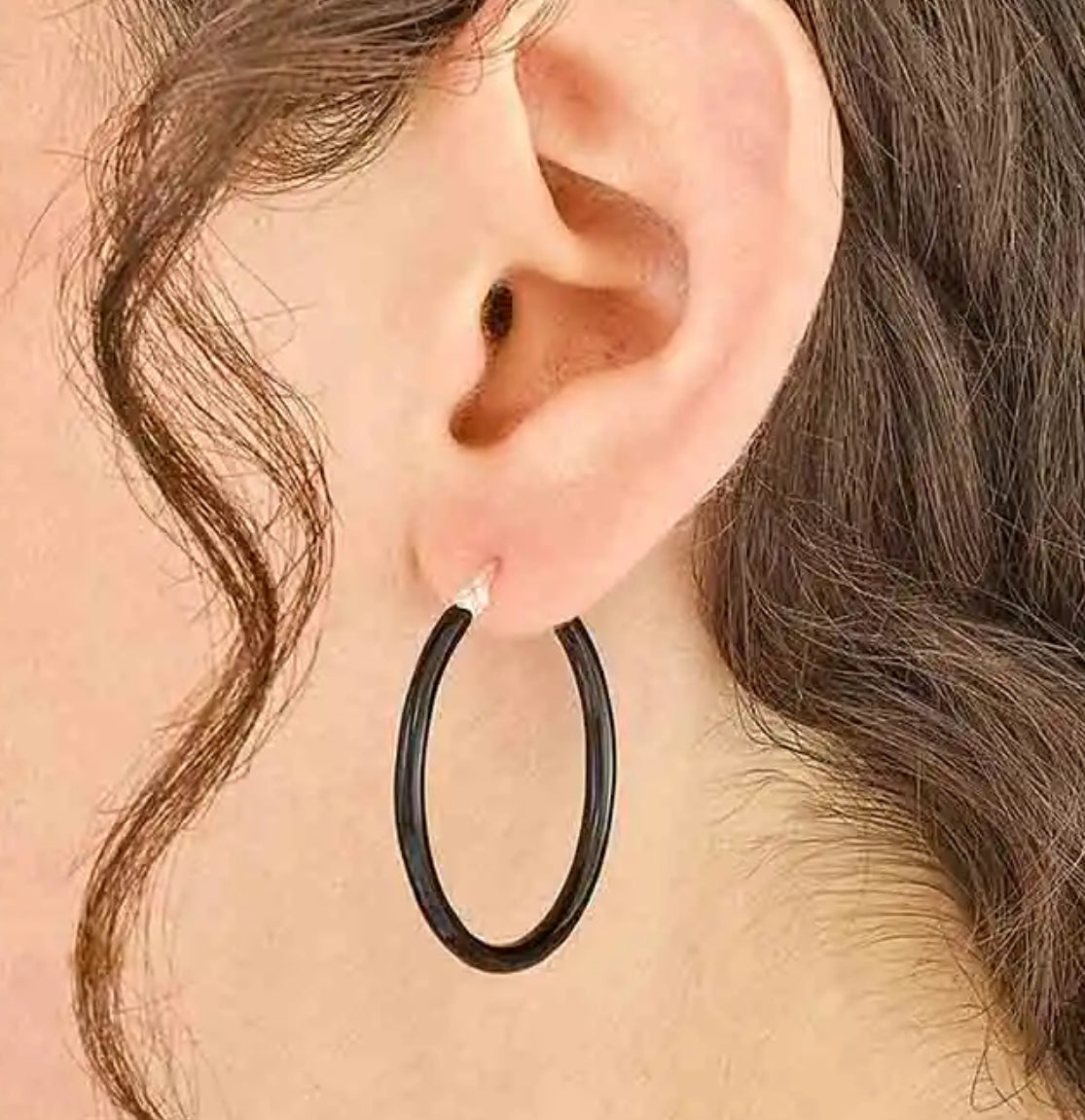 Enamelled hoop earring