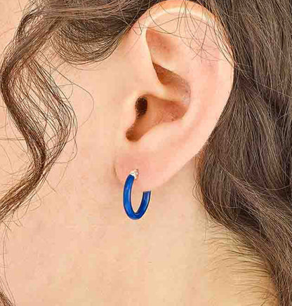 Enamelled hoop earring