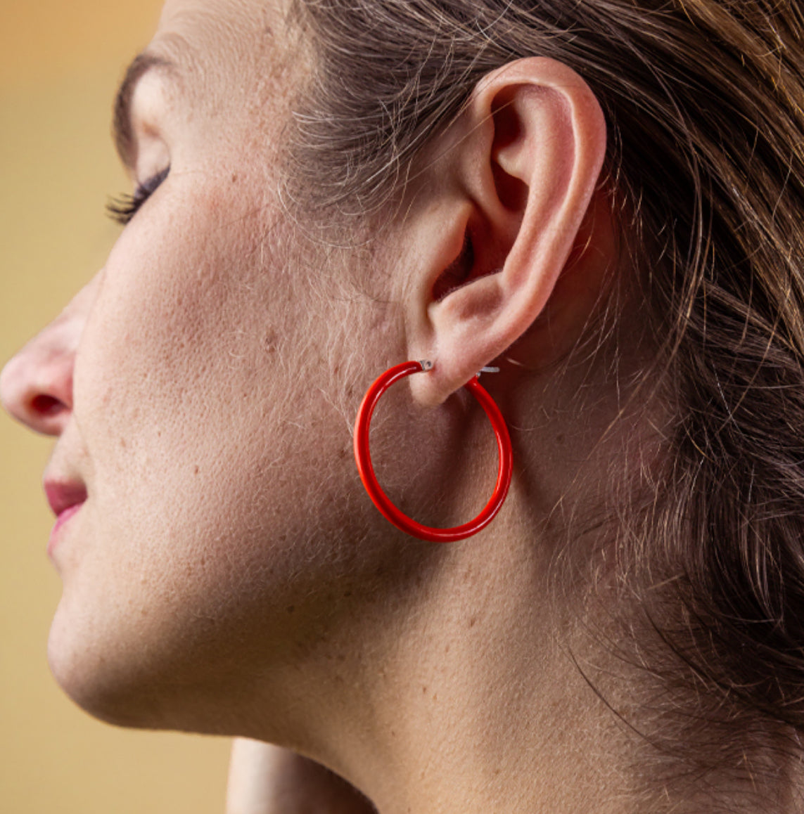 Enamelled hoop earring