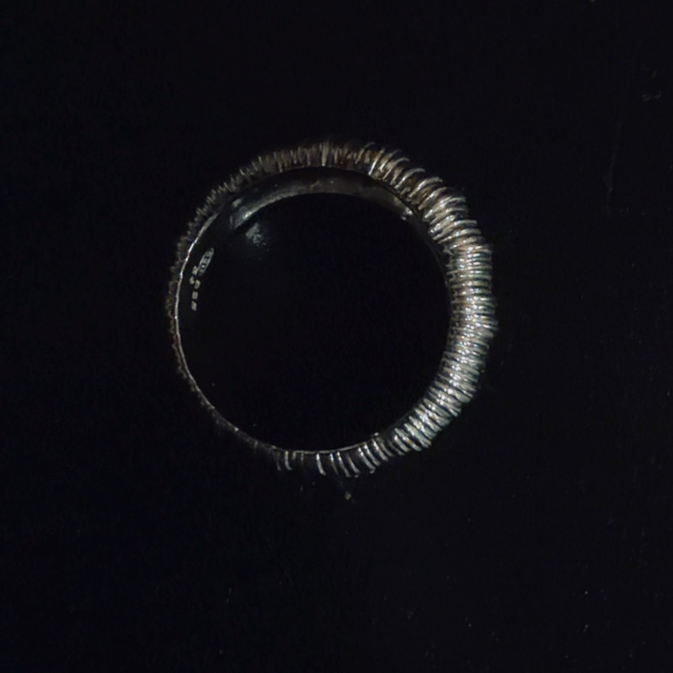 Anello fascia frastagliato