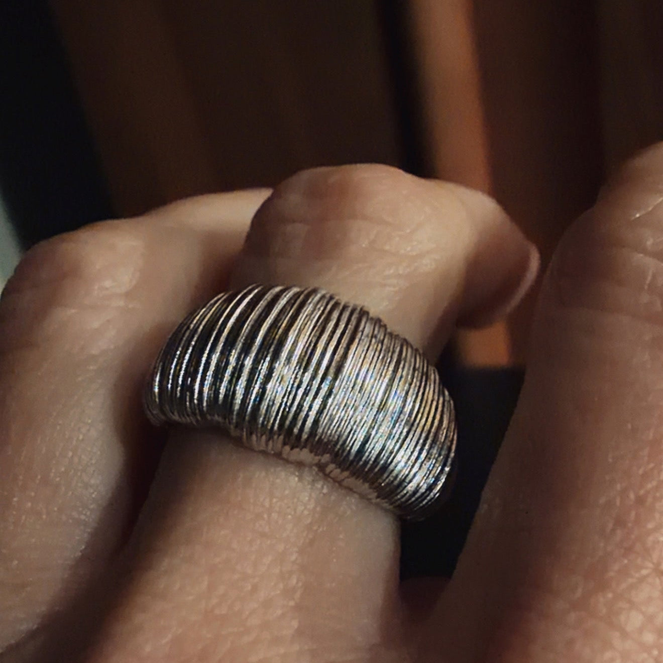 Anello fascia frastagliato