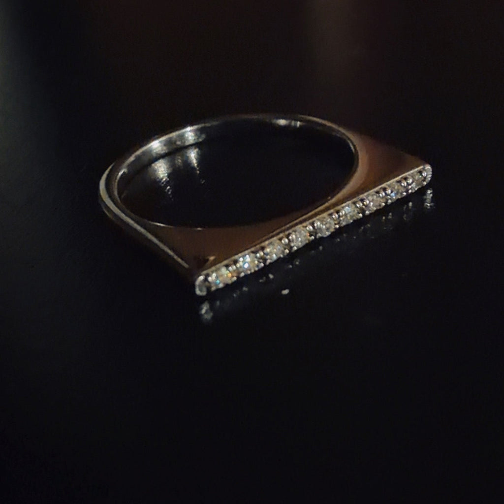 Anello a ponte con zirconi