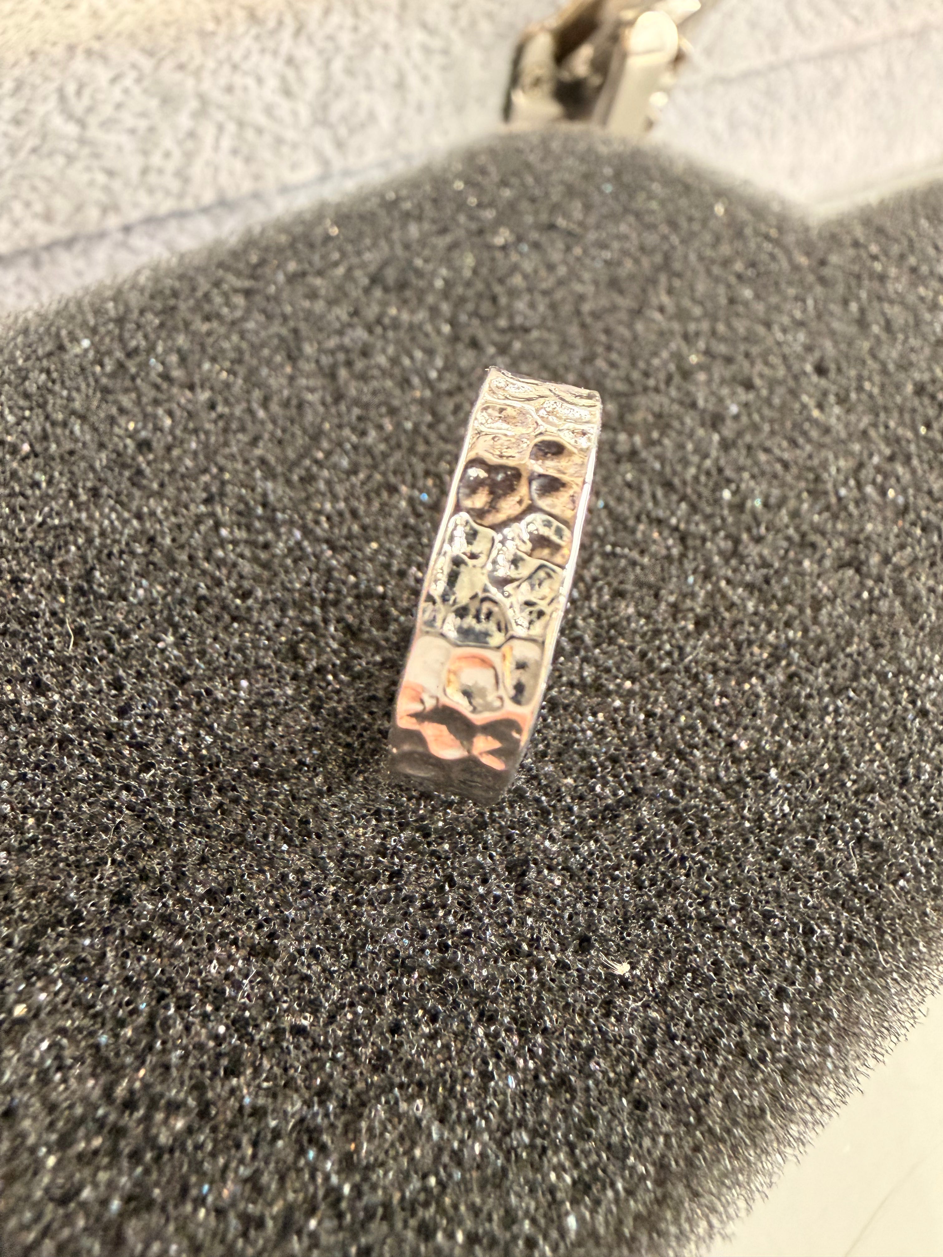 Anello Fascia Martellato