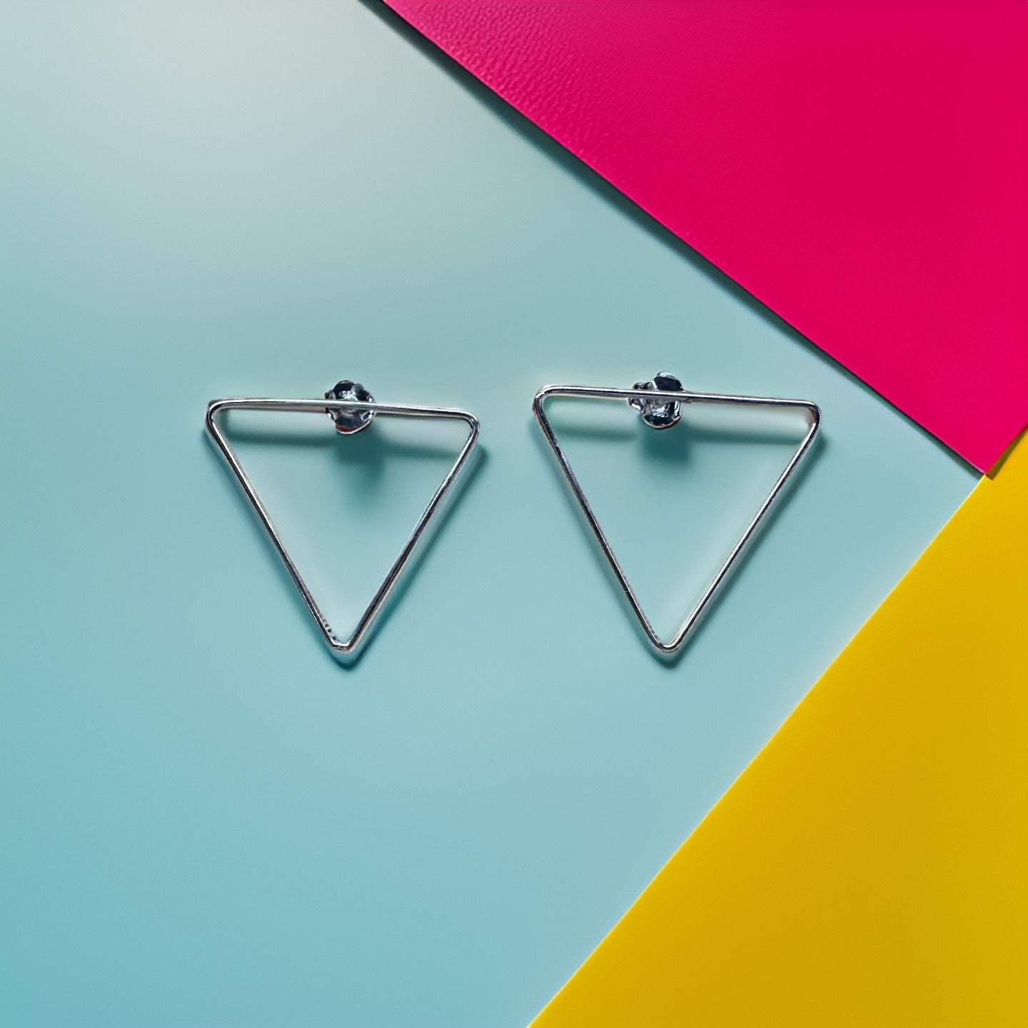 Boucle d'oreille triangle vers le bas