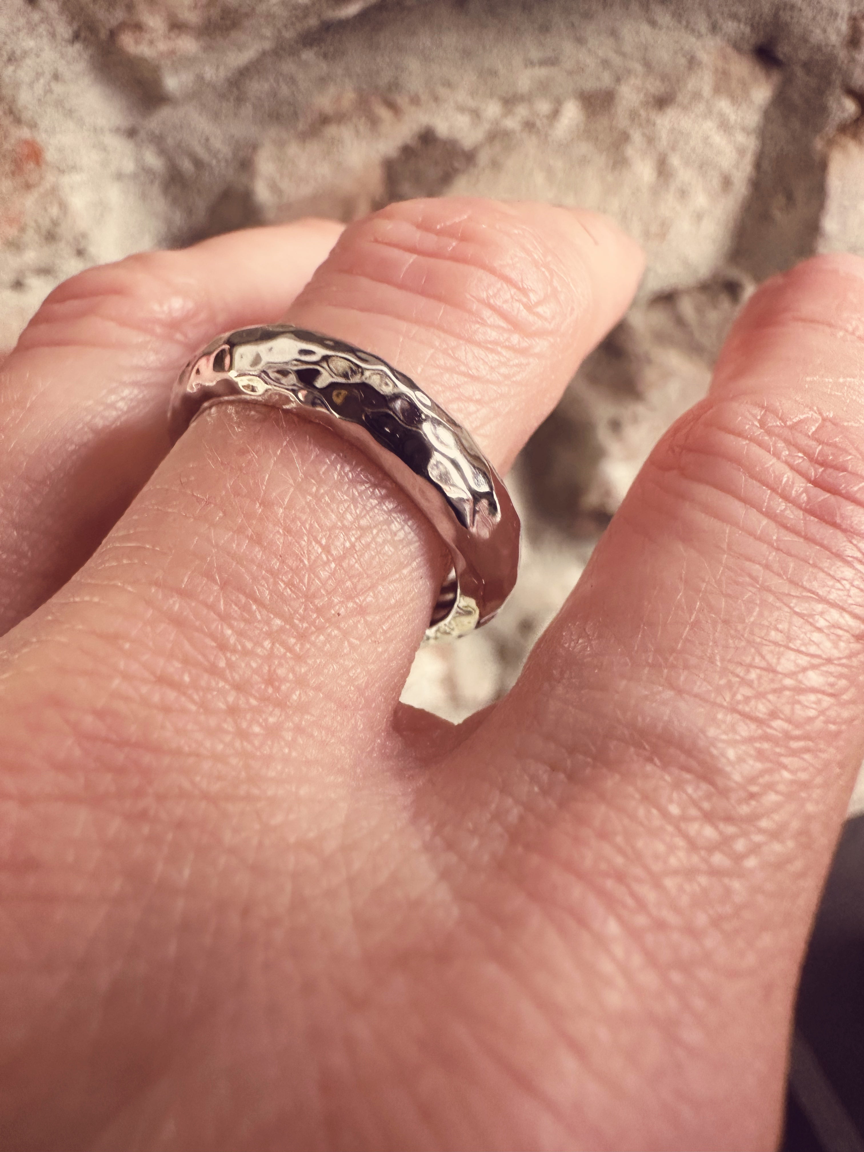 Anello fedina Martellata