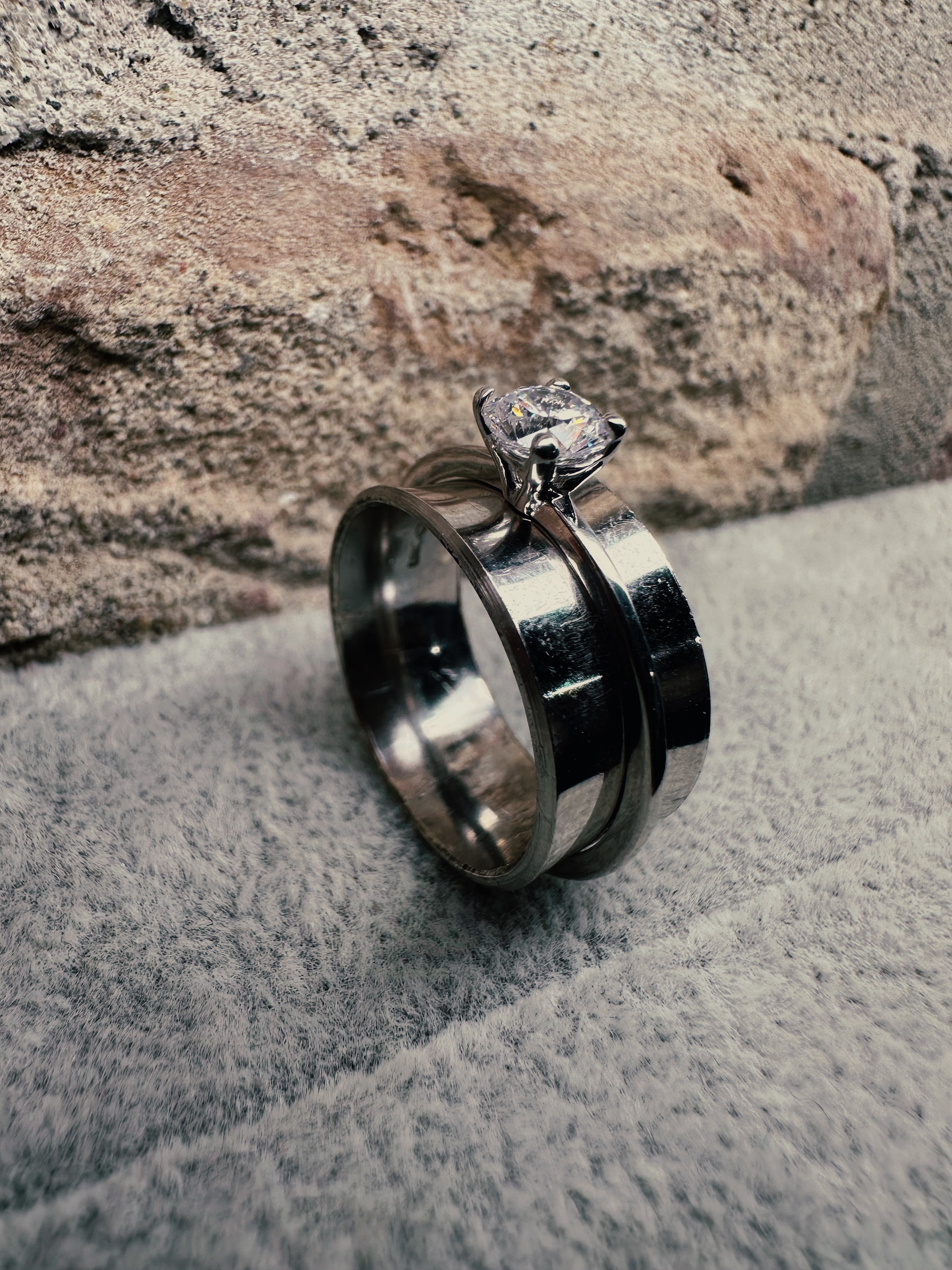 Anello Solitario a Fascia