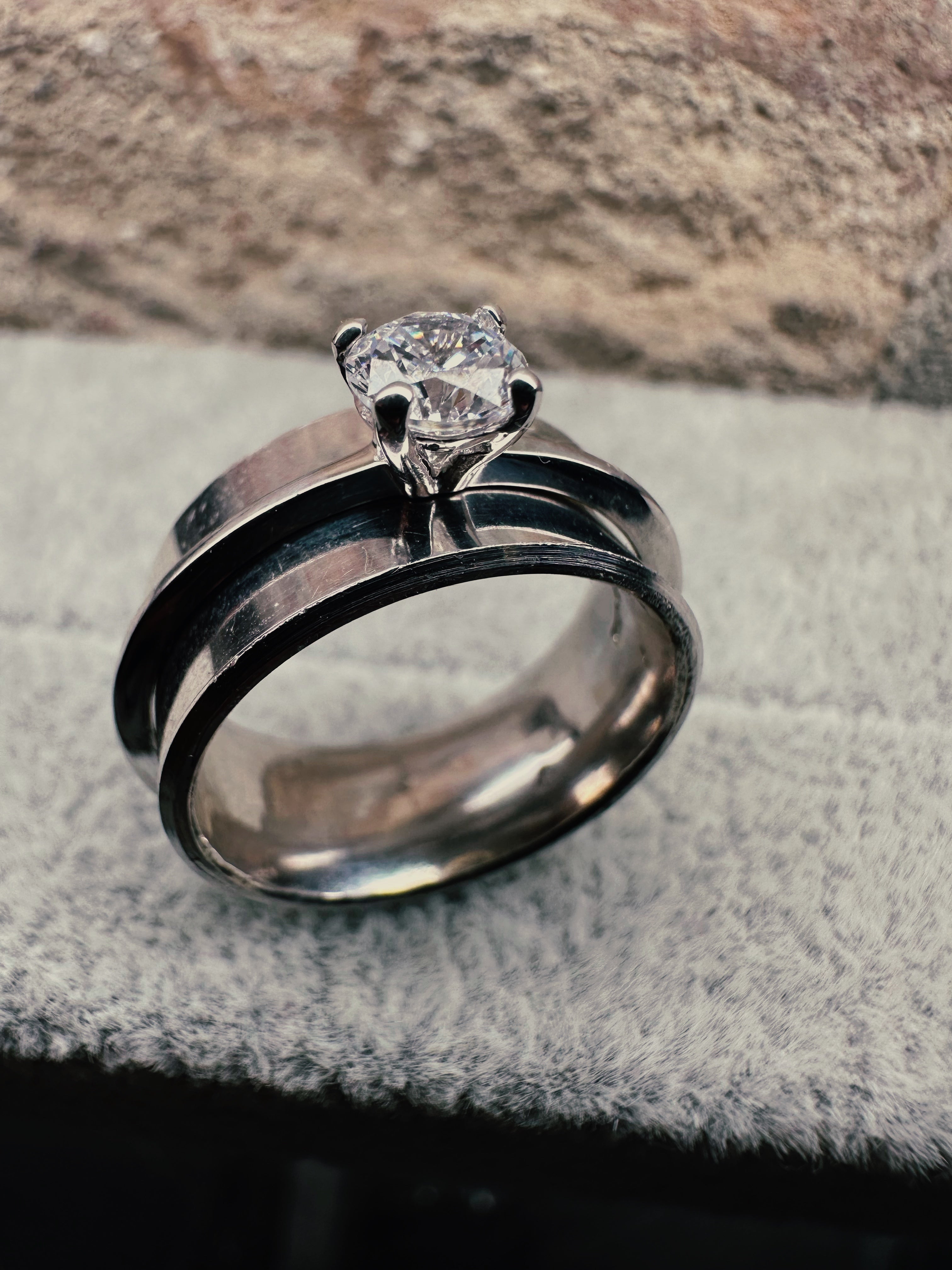 Anello Solitario a Fascia