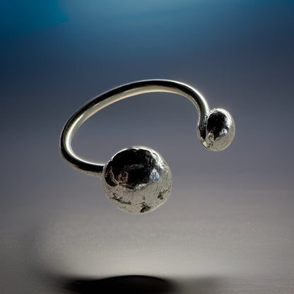 Irregular double sphere ring